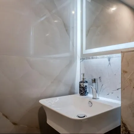 Smart Deutsche Oper Zentrum Charlottenburg *